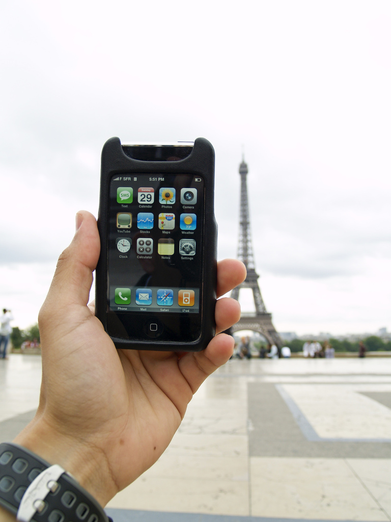 Voyager avec votre iPhone : que faut-il savoir avant de partir à l’étranger ?