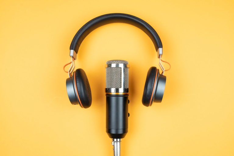 Comment écouter des podcasts sur presque tous vos appareils : c’est facile !
