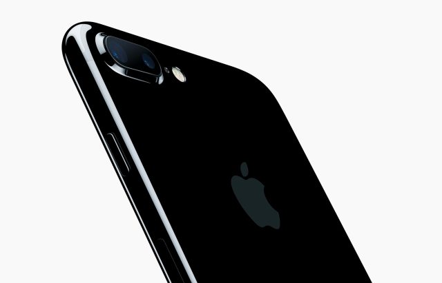 Comment Apple a rendu son iPhone noir de jais encore plus noir : décryptage d'une tendance iconique